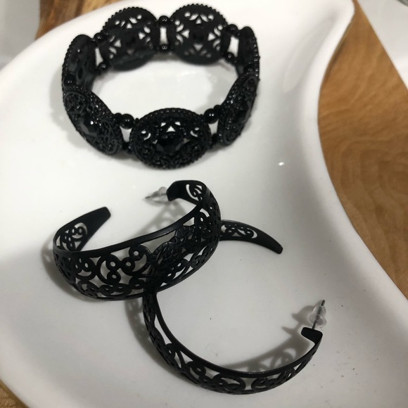 Black bracelet & earrings - Picture 7 of 7